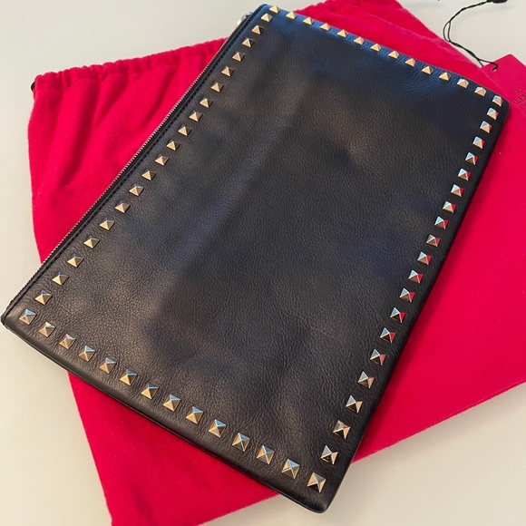 SOLD ❌Valentino Rockstud clutch w. gold hardware - Large - Picture 4 of 10